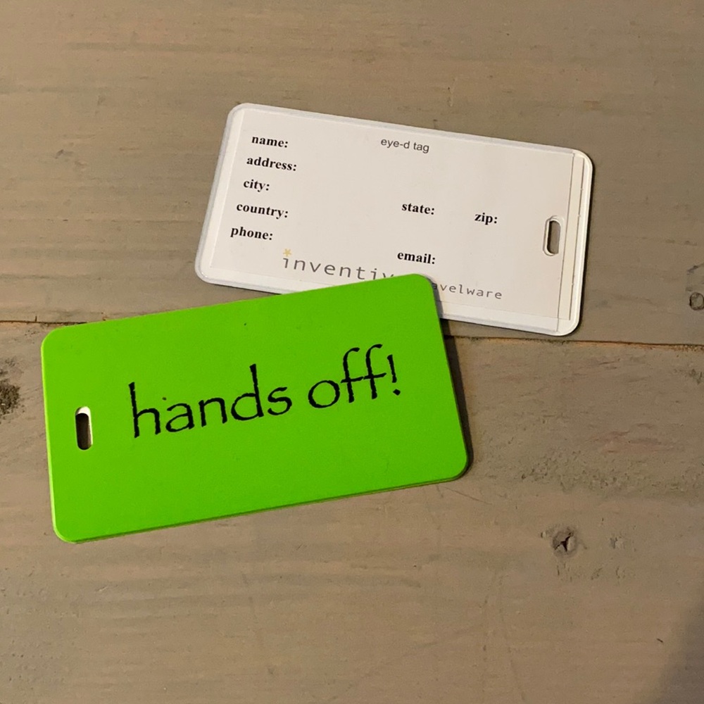 'hands off!' Luggage Tag - Green